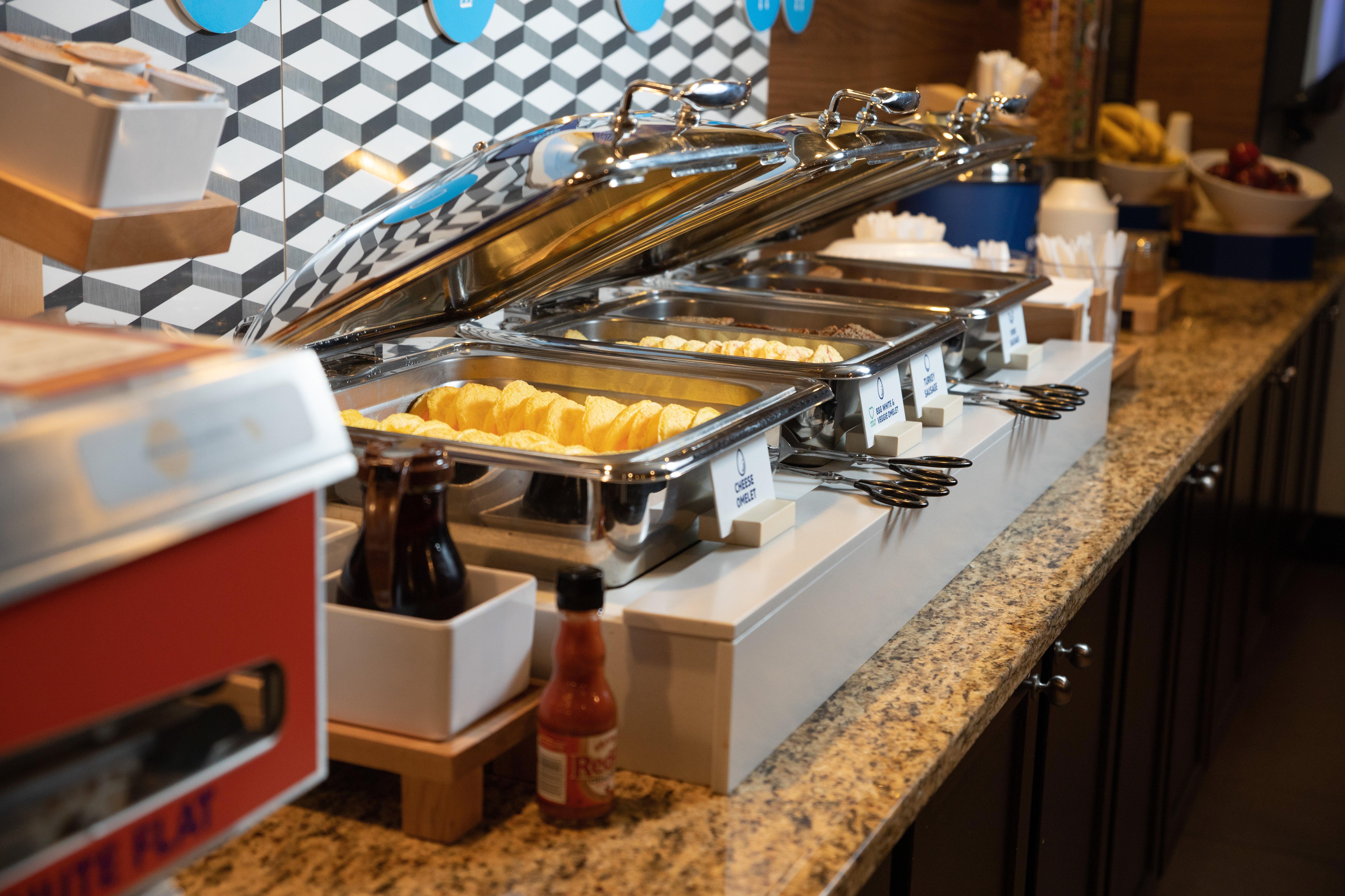Holiday Inn Express Bloomington West By Ihg Buitenkant foto